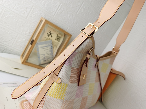 ルイヴィトンバッグ素材ディテール